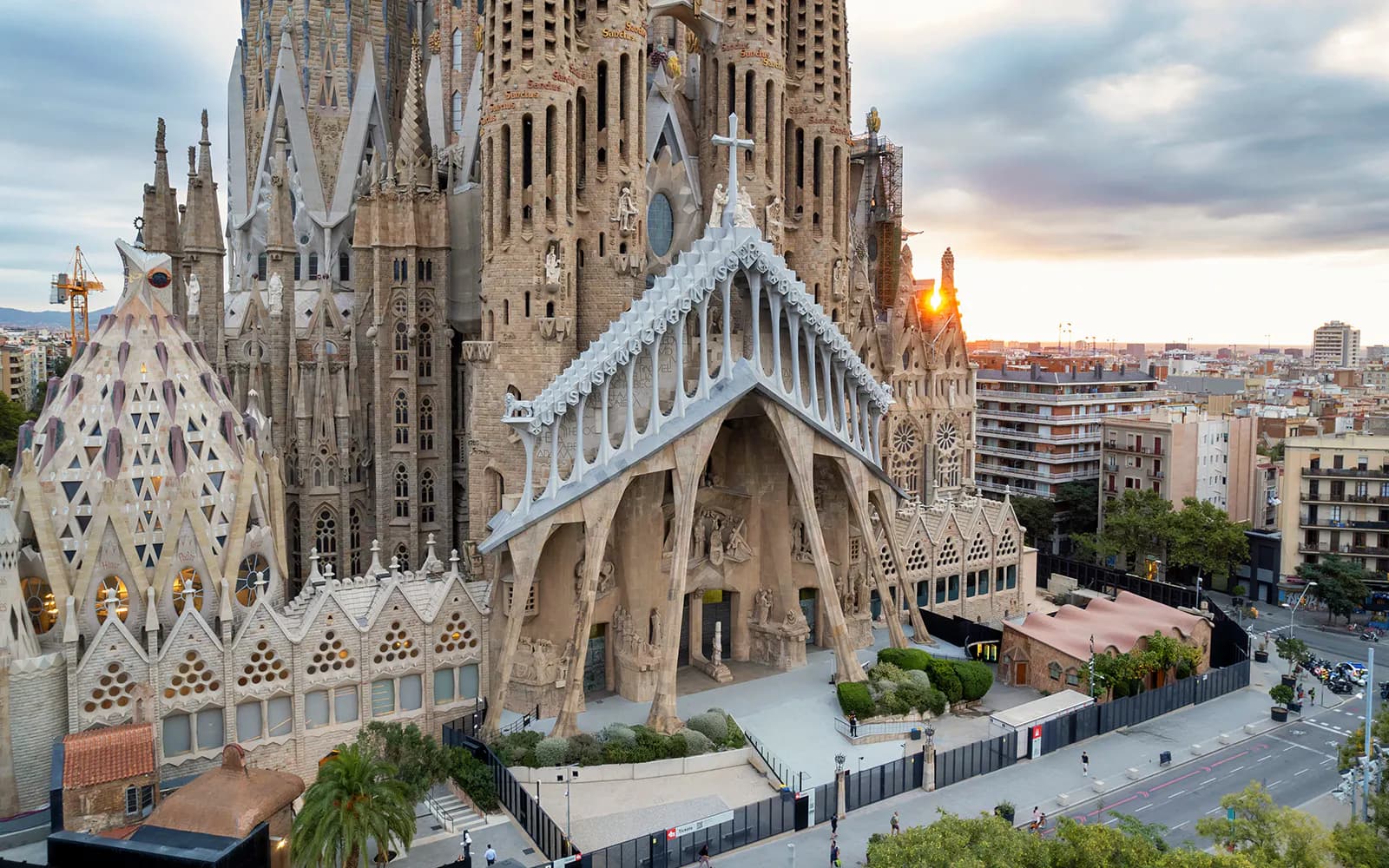 Sagrada Familia Fast-Track Tickets - image 10