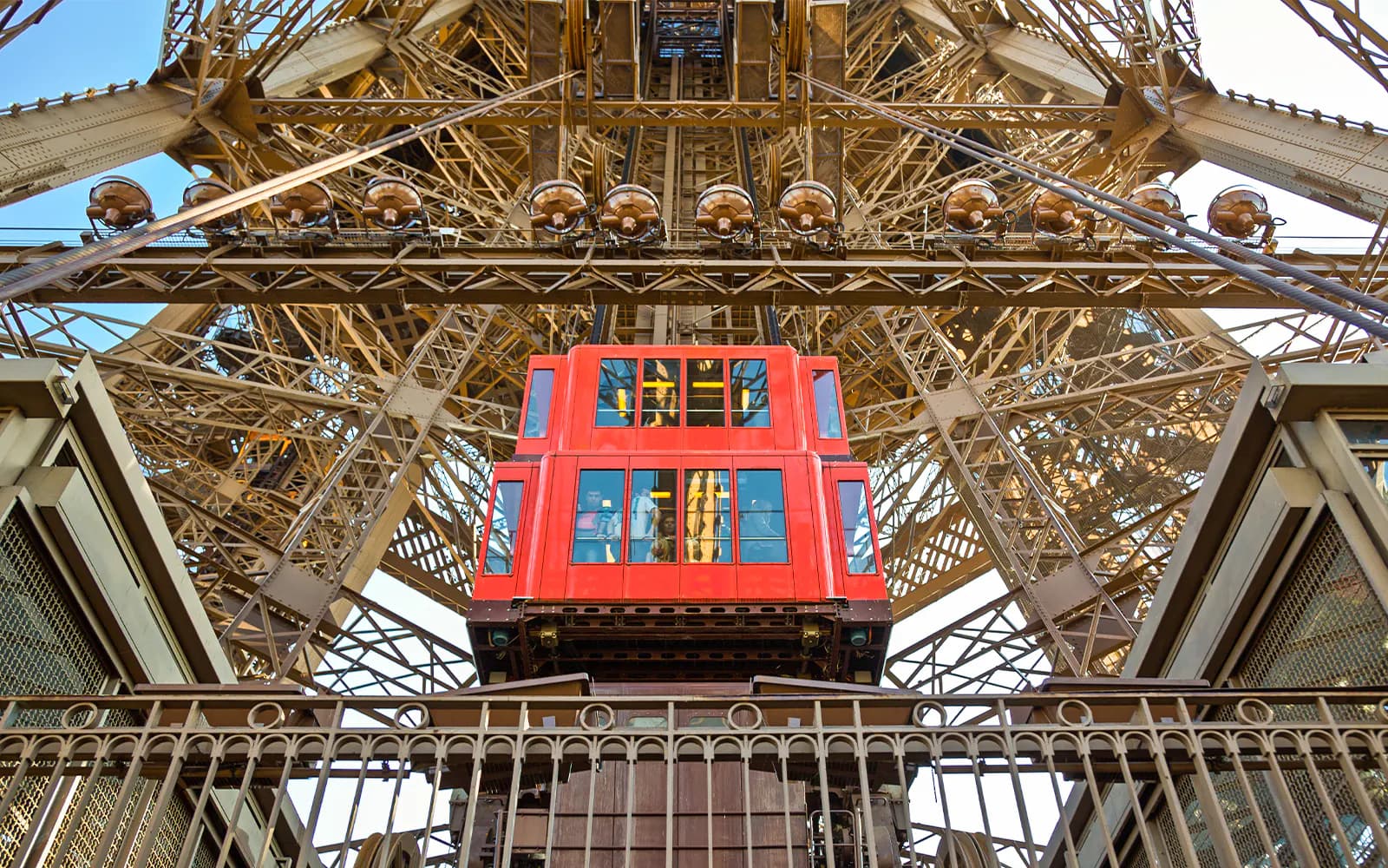 Eiffel Tower Guided Tour by Elevator: Reserved Entry to the Summit or Second Floor - image 6