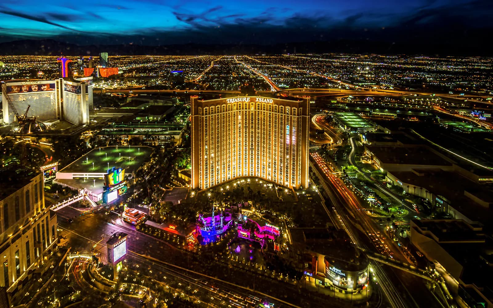 12-min Las Vegas Strip Highlights Night Helicopter Tour - image 6