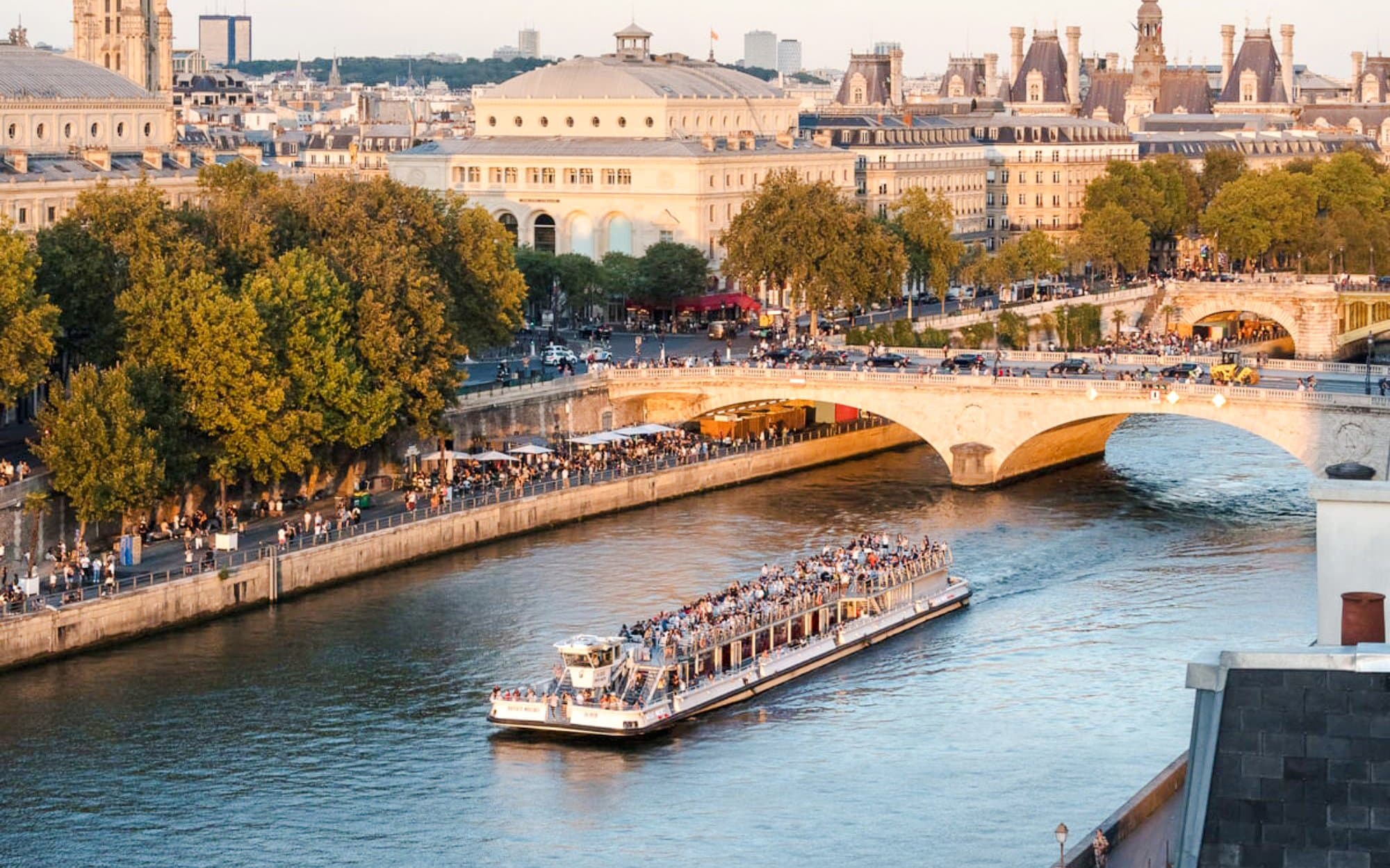1-stündige Sightseeing-Schifffahrt auf der Seine vom Eiffelturm aus