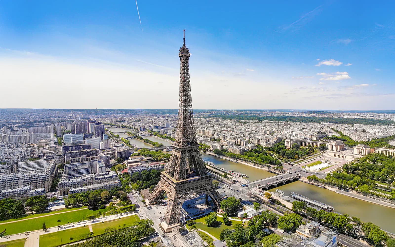 Eiffel Tower Guided Tour by Elevator: Reserved Entry to the Summit or Second Floor