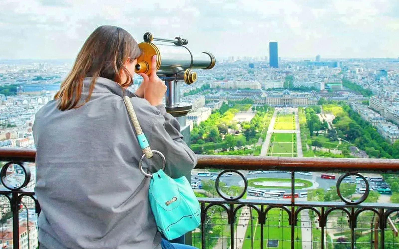 Eiffel Tower Guided Tour by Elevator: Reserved Entry to the Summit or Second Floor - image 4