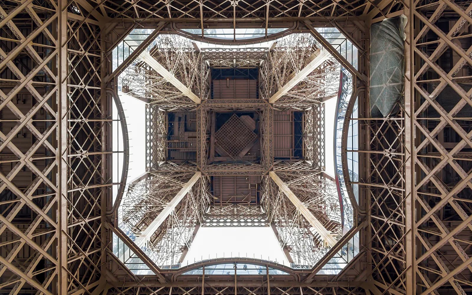 Eiffel Tower Guided Tour by Elevator: Reserved Entry to the Summit or Second Floor - image 10