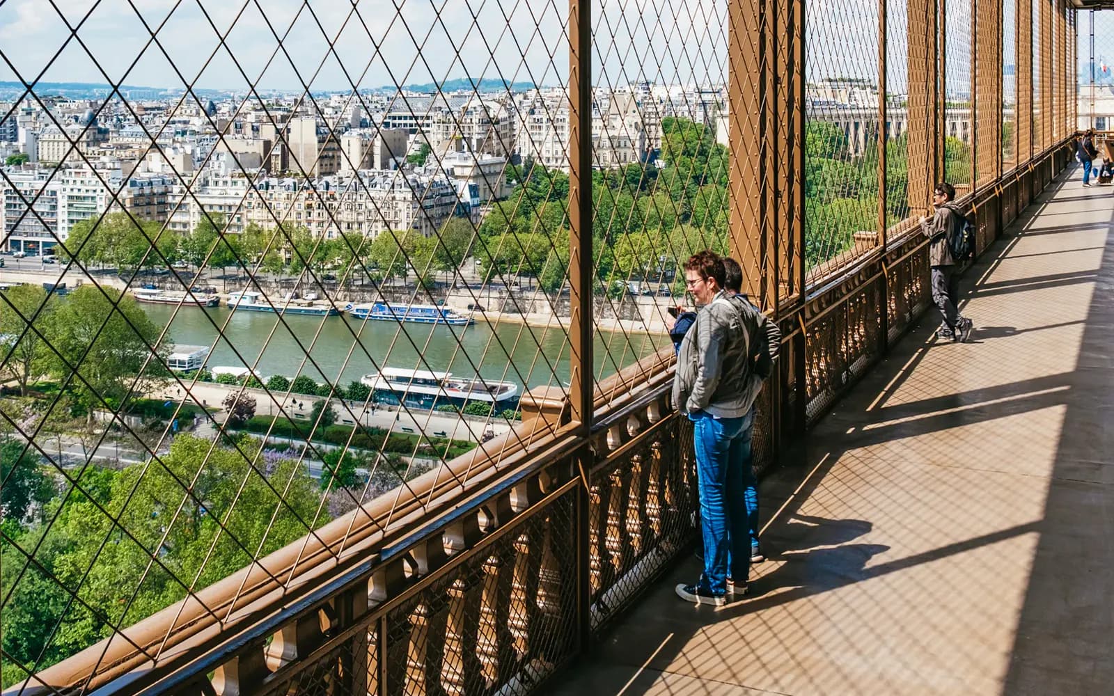 Eiffel Tower Guided Tour by Elevator: Reserved Entry to the Summit or Second Floor - image 3