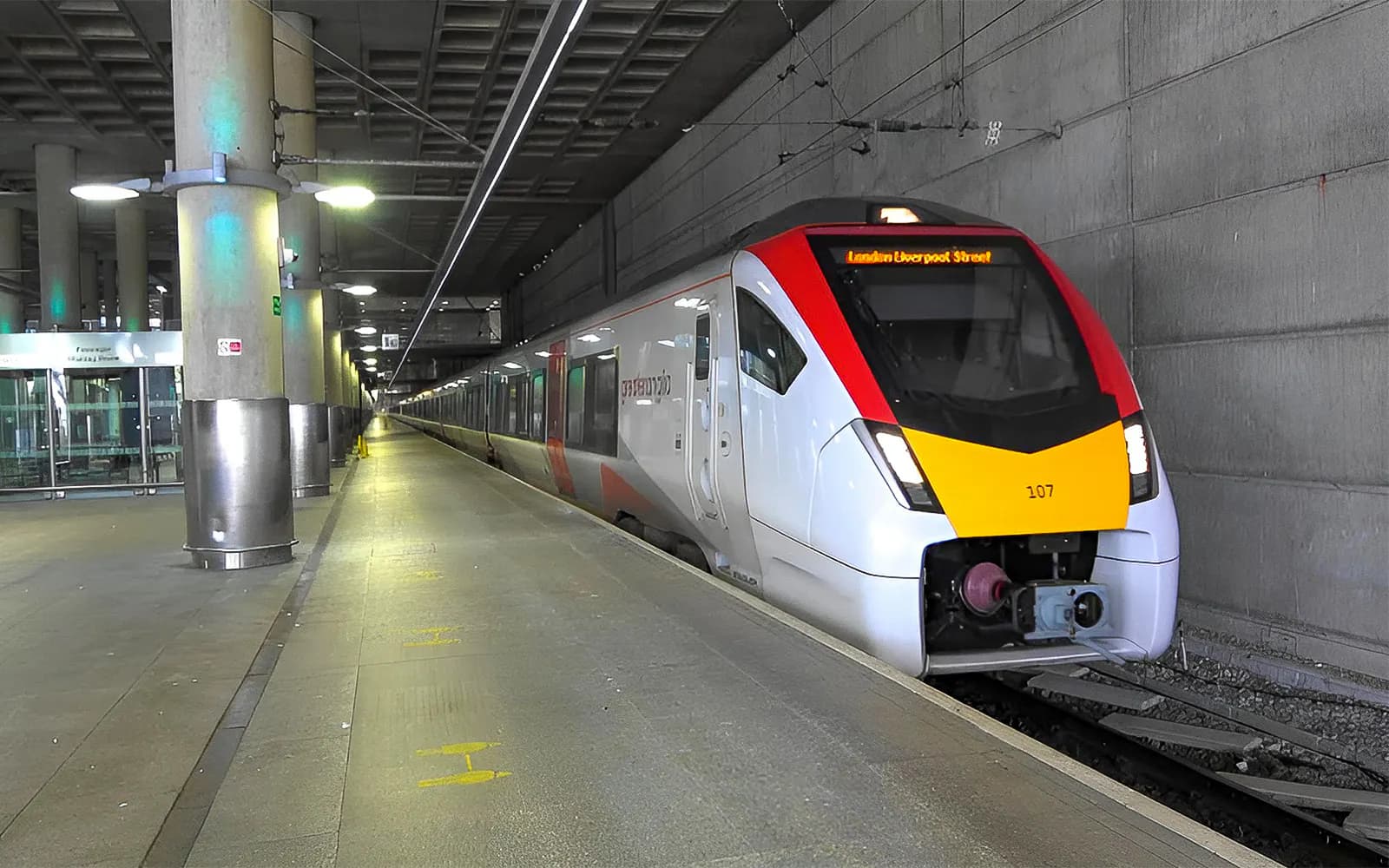 Train Transfer: Stansted Airport to/from London by Stansted Express - image 6